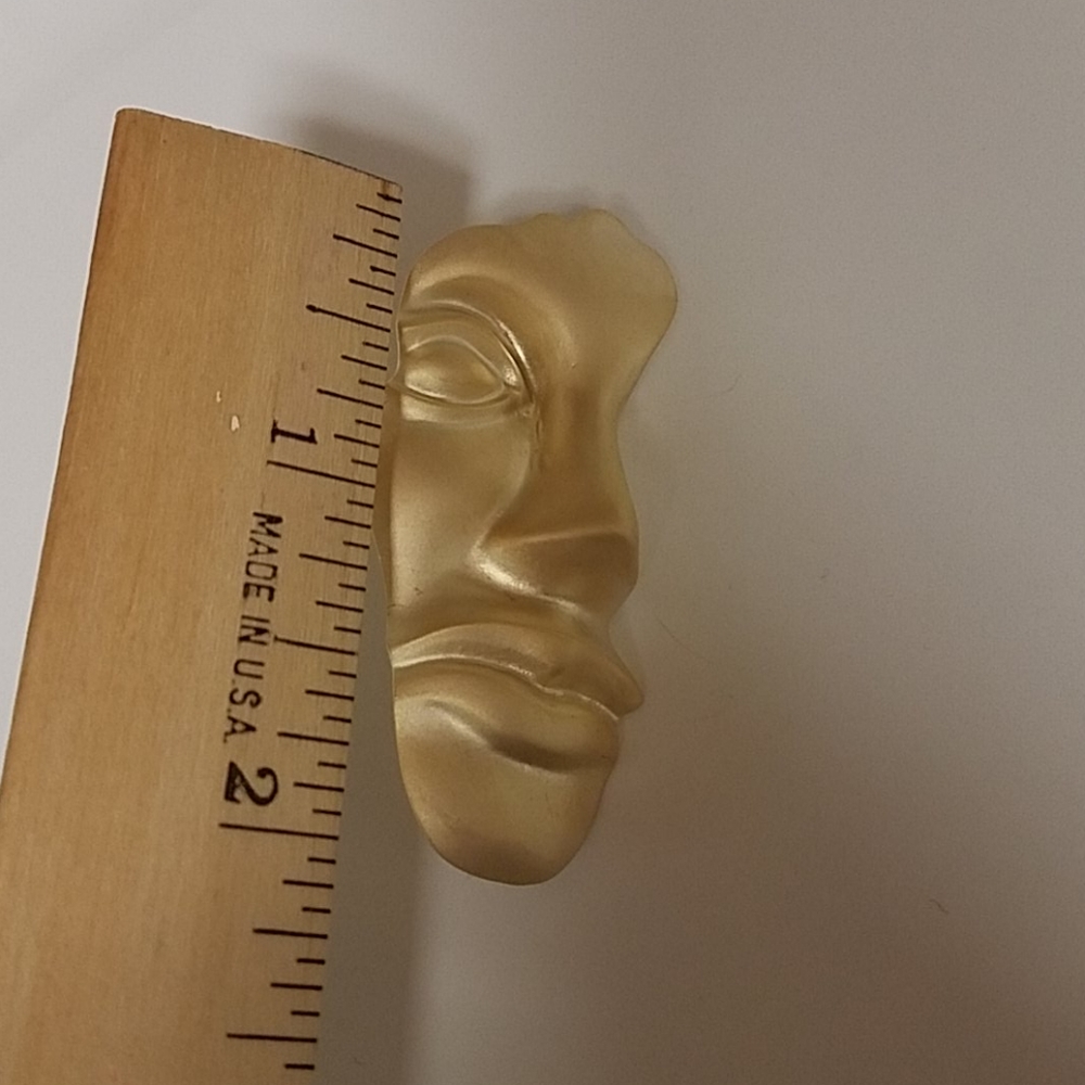 Half Face Brooch - Picture 2 of 4